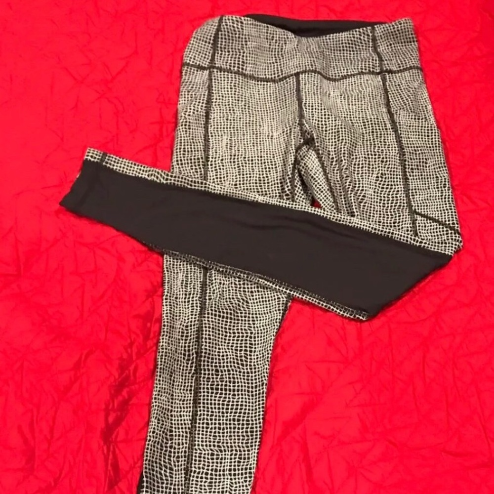 Lululemon two tone leggings